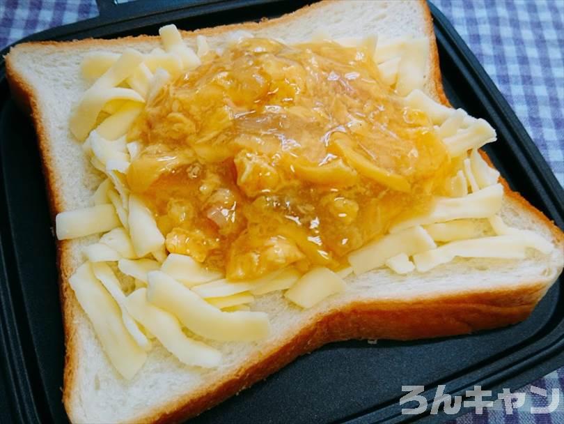 ホットサンドメーカーで焼く前の親子丼&チーズ