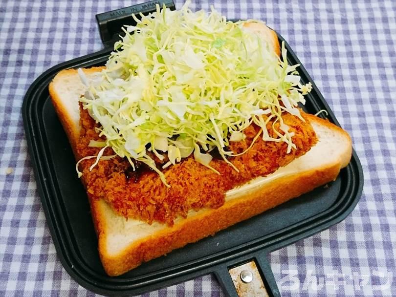 ホットサンドメーカーで焼く前のカツサンド