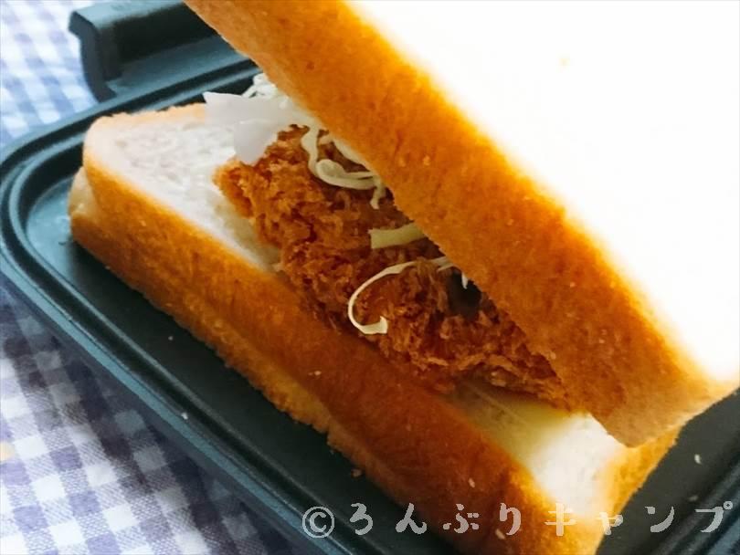 ホットサンドメーカーで焼く前のカツサンド