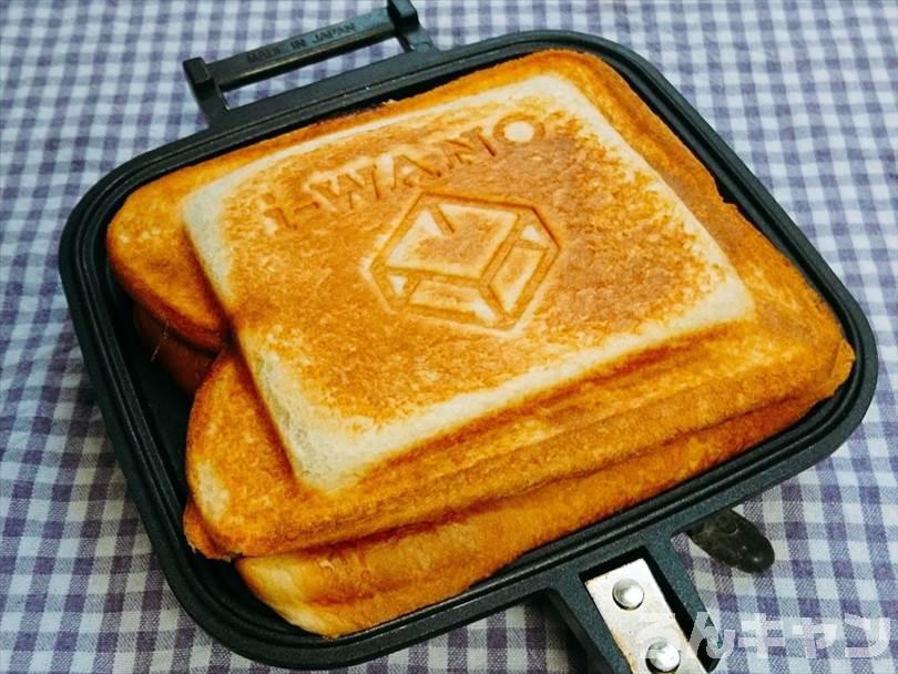 ホットサンドメーカーで焼いた後のカツサンド