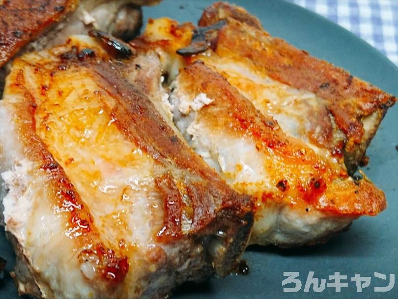 ホットサンドメーカーで焼いた後のスペアリブ