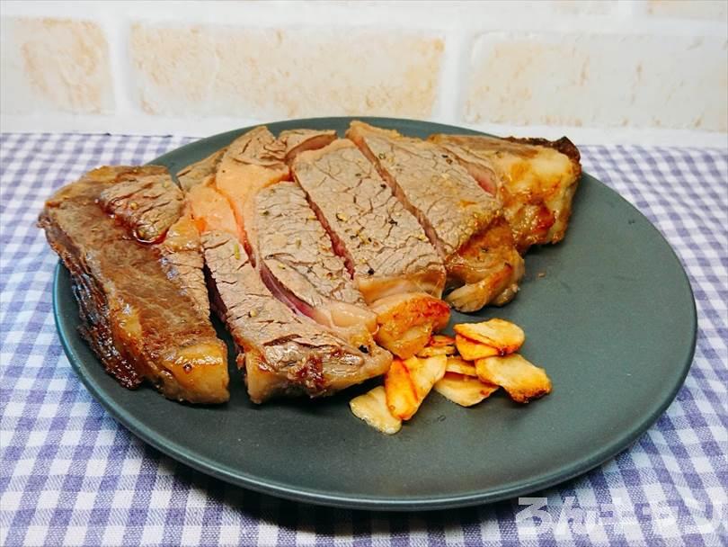 ホットサンドメーカーで焼いた後のステーキ