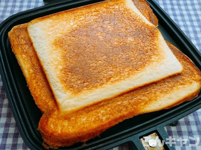 ホットサンドメーカーで焼いた後の焼き肉ホットサンド