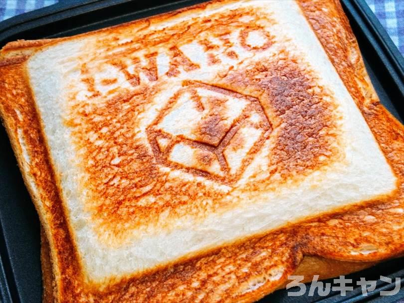 ホットサンドメーカーで焼いた後のクリームチーズ&バナナのホットサンド