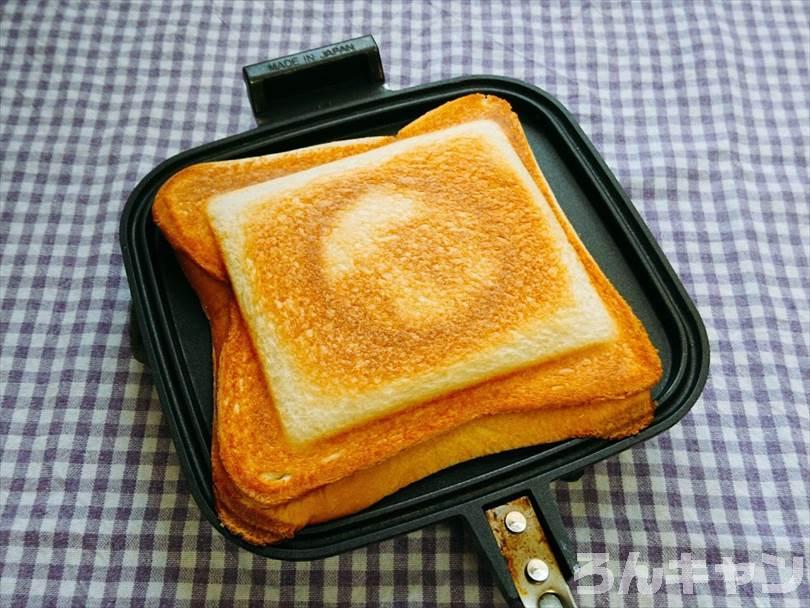 ホットサンドメーカーで焼いた後のシュークリームのホットサンド