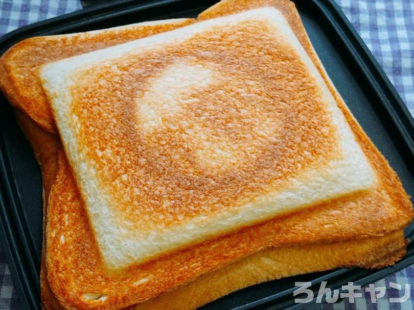 ホットサンドメーカーで焼いた後のシュークリームのホットサンド