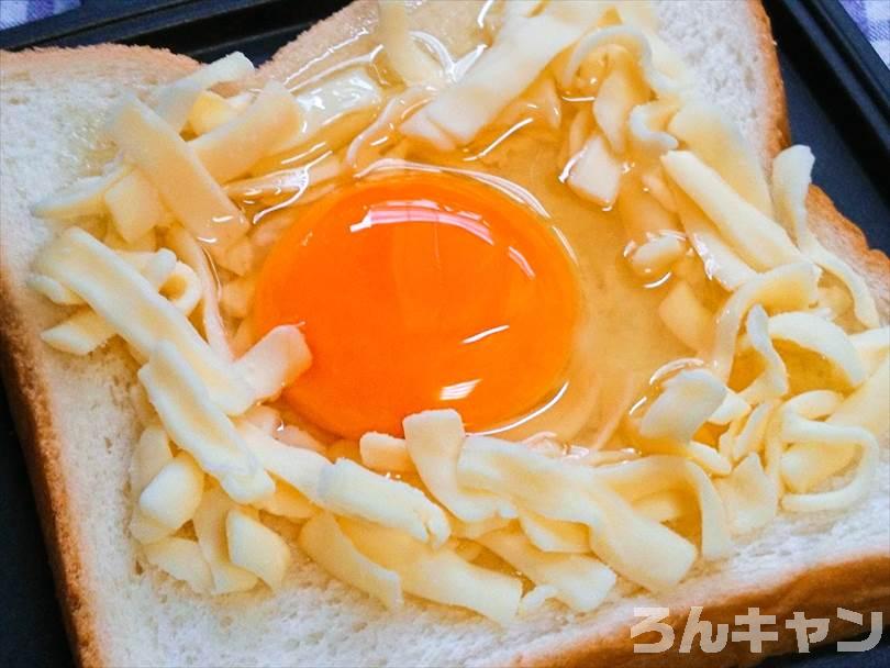 ホットサンドメーカーで焼く前の半熟たまご&とろとろチーズのホットサンド