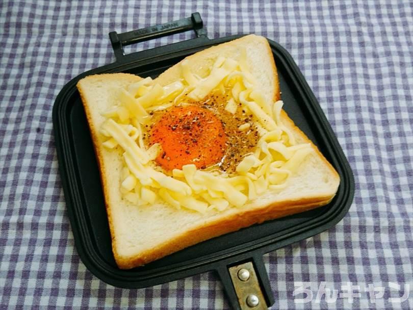 ホットサンドメーカーで焼く前の半熟たまご&とろとろチーズのホットサンド