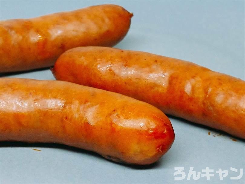 燻製したウインナー（シャウエッセン）をお皿に盛り付けた