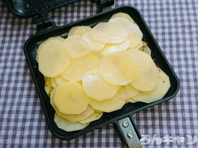 ホットサンドメーカーで焼く前のじゃがバター