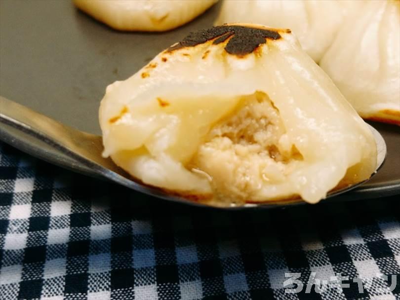ホットサンドメーカーで焼いた小籠包の中のジューシーなスープ