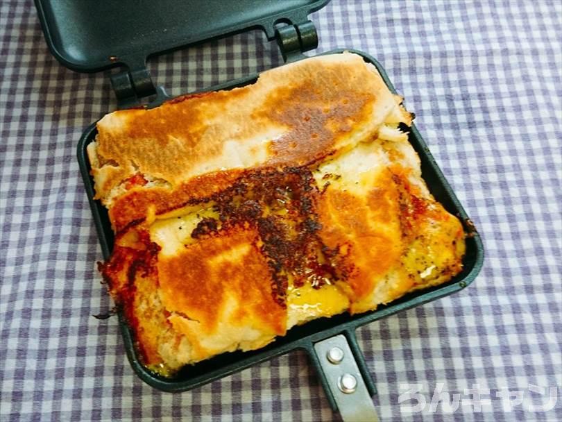 ホットサンドメーカーで焼いた後の折りたたみチルドピザ