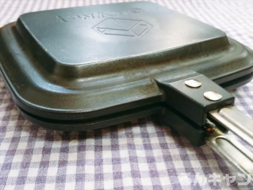 フルーツの苺とイチゴジャムとクリームのホットサンド