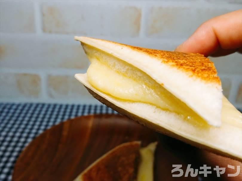 ホットサンドメーカーでメンチカツのランチパックを重ね焼き(とろけるチーズをのせてアレンジレシピ)