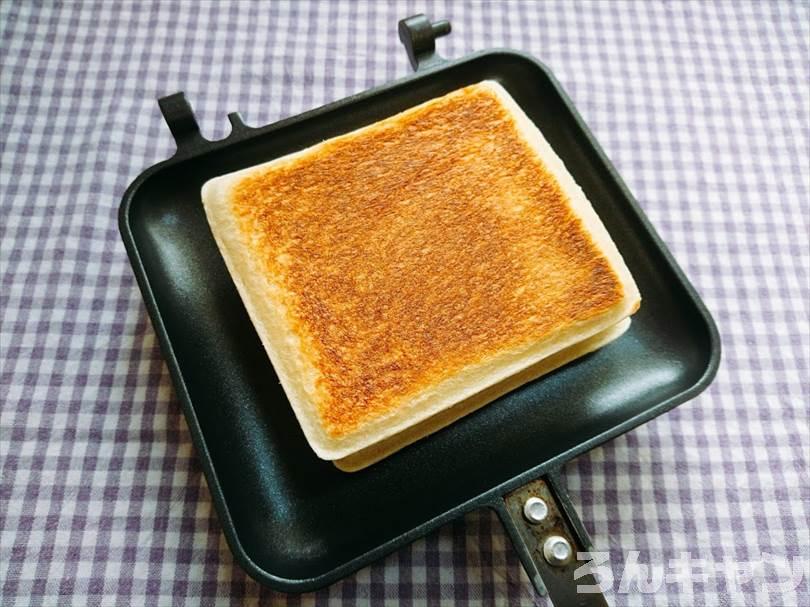 ホットサンドメーカーでチョコレートのランチパックを重ね焼き(ミニチョコ2個を追加ではさんだアレンジレシピ)