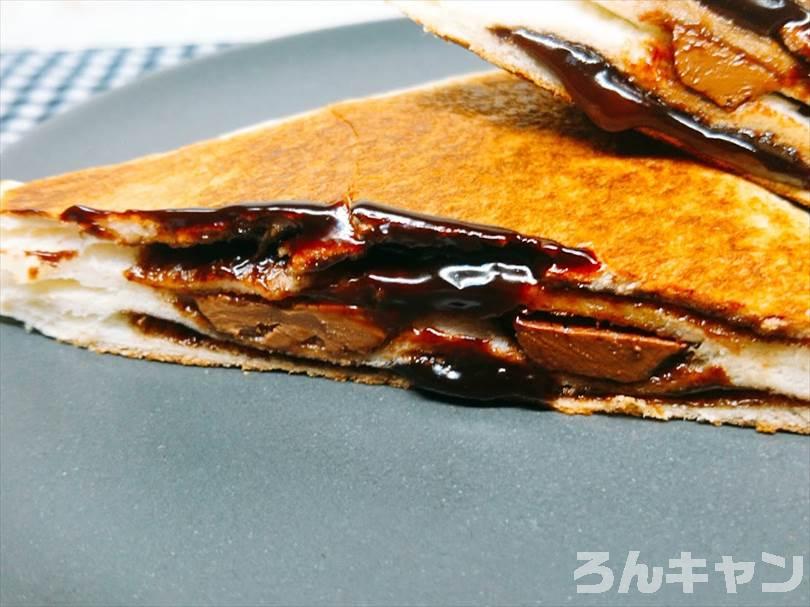 ホットサンドメーカーでチョコレートのランチパックを重ね焼き(ミニチョコ2個を追加ではさんだアレンジレシピ)