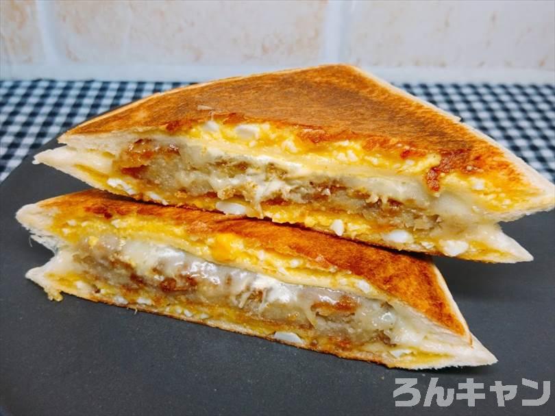 ホットサンドメーカーでたまごのランチパックを重ね焼き(コロッケととろけるチーズをのせたアレンジレシピ)