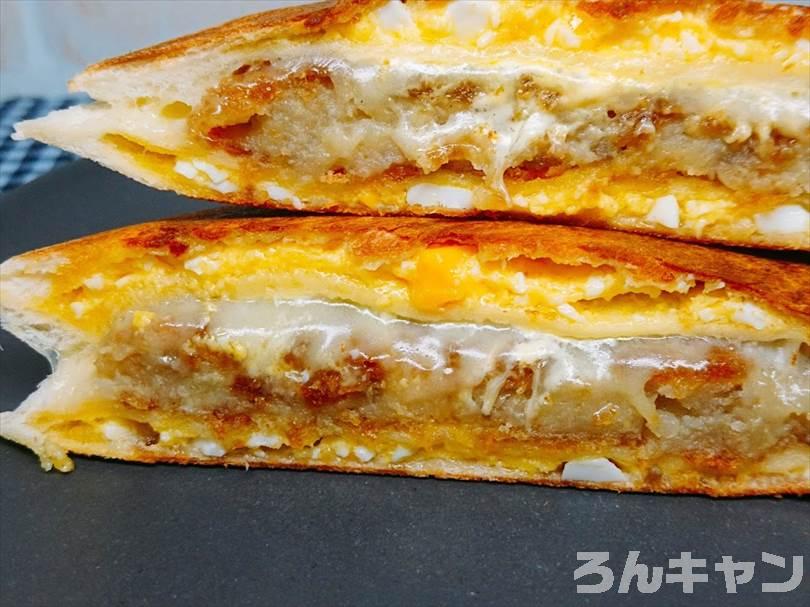 ホットサンドメーカーでたまごのランチパックを重ね焼き(コロッケととろけるチーズをのせたアレンジレシピ)