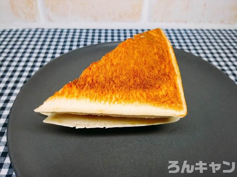 ホットサンドメーカーでたまごのランチパックを重ね焼き(コロッケととろけるチーズをのせたアレンジレシピ)