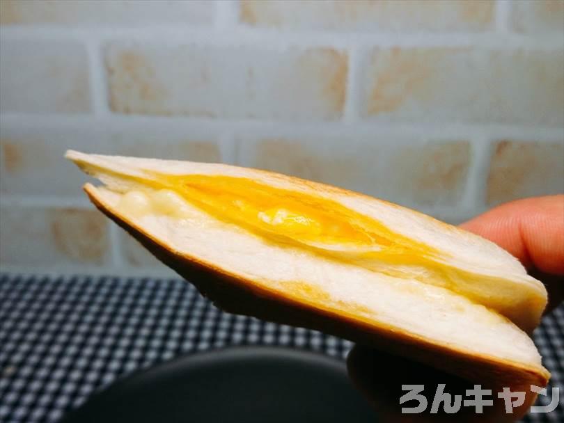 ホットサンドメーカーでたまごのランチパックを重ね焼き(コロッケととろけるチーズをのせたアレンジレシピ)