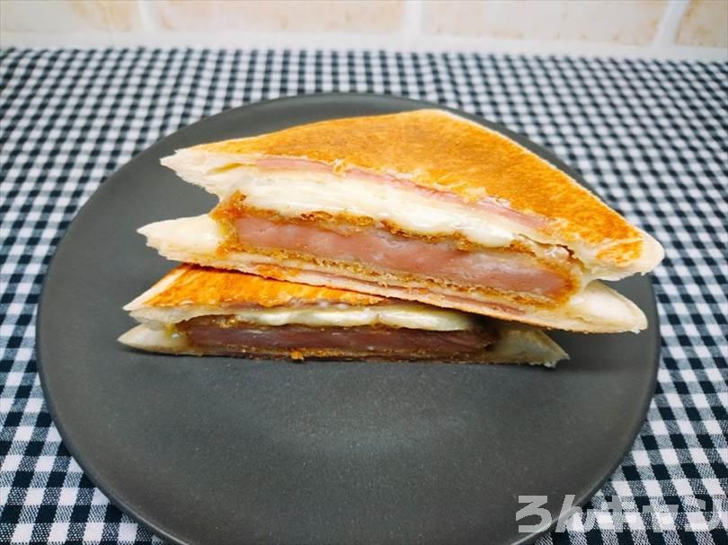 ホットサンドメーカーでハム&マヨネーズのランチパックを重ね焼き(厚切りハムカツととろけるチーズをのせてアレンジレシピ)