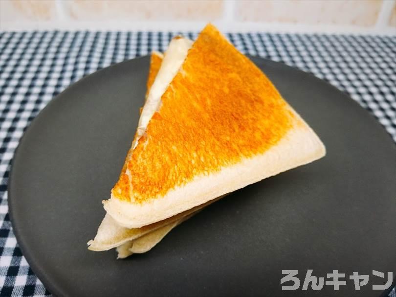 ホットサンドメーカーでハム&マヨネーズのランチパックを重ね焼き(厚切りハムカツととろけるチーズをのせてアレンジレシピ)