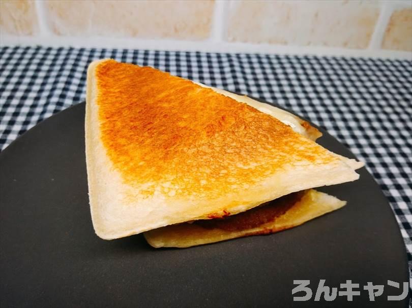 ホットサンドメーカーでハム&マヨネーズのランチパックを重ね焼き(厚切りハムカツととろけるチーズをのせてアレンジレシピ)