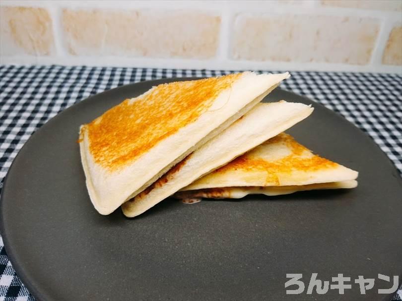 ホットサンドメーカーで小倉&マーガリンのランチパックを重ね焼き(ミルククリームとミニチョコをのせてチョコクリームをかけるアレンジレシピ)