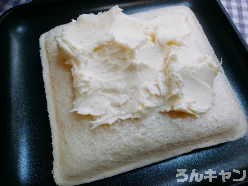 ホットサンドメーカーで苺ジャム&マーガリンのランチパックを重ね焼き（苺ジャムとクリームをのせたアレンジレシピ）