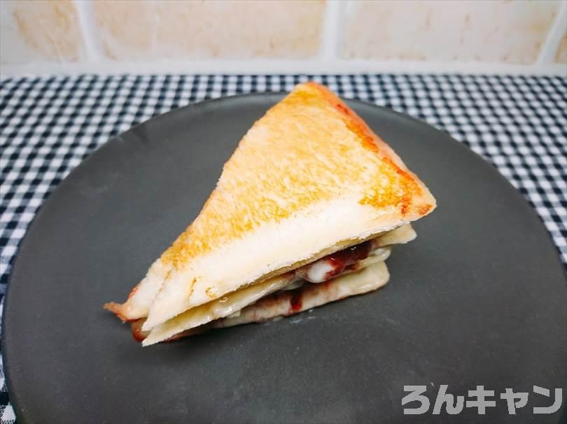 ホットサンドメーカーで苺ジャム&マーガリンのランチパックを重ね焼き(苺ジャムとクリームをのせたアレンジレシピ)