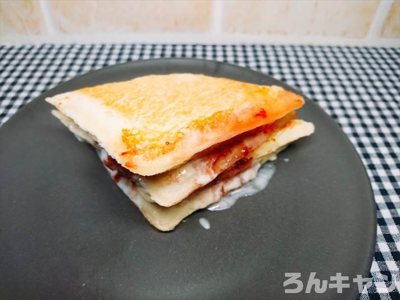ホットサンドメーカーで苺ジャム&マーガリンのランチパックを重ね焼き(苺ジャムとクリームをのせたアレンジレシピ)