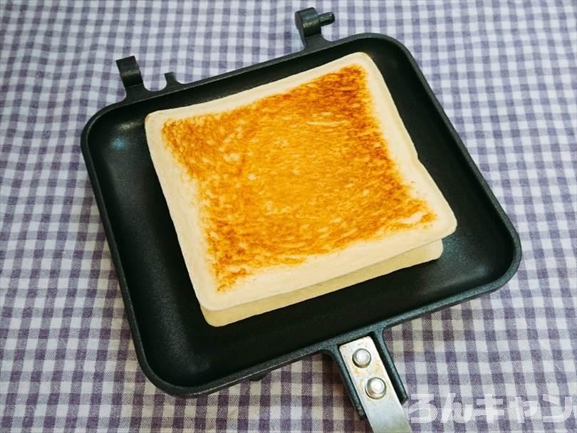 ホットサンドメーカーで焼いたランチパック(ツナマヨネーズ)