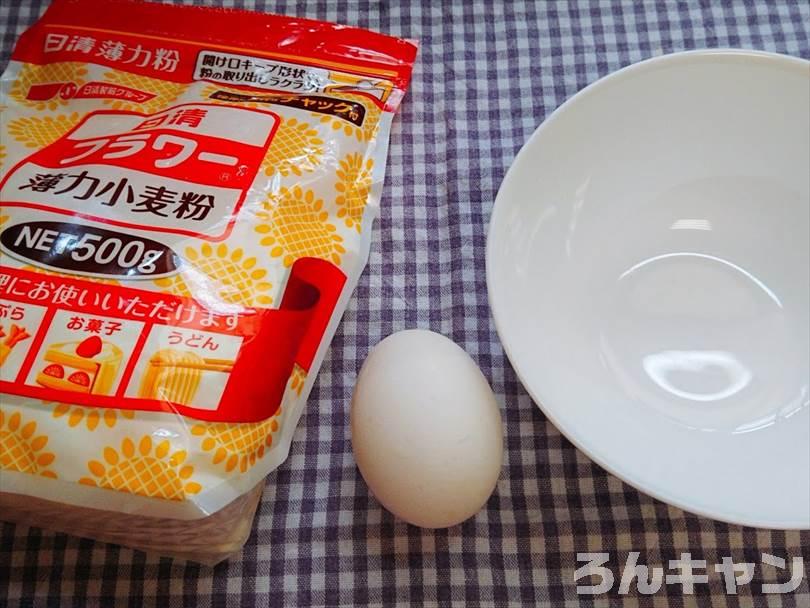 小麦粉と卵でバッター液をつくる