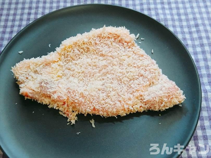 パン粉をまぶした豚ロース肉