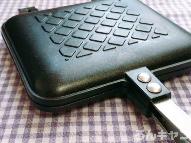 ホットサンドメーカーで焼く前のとんかつ