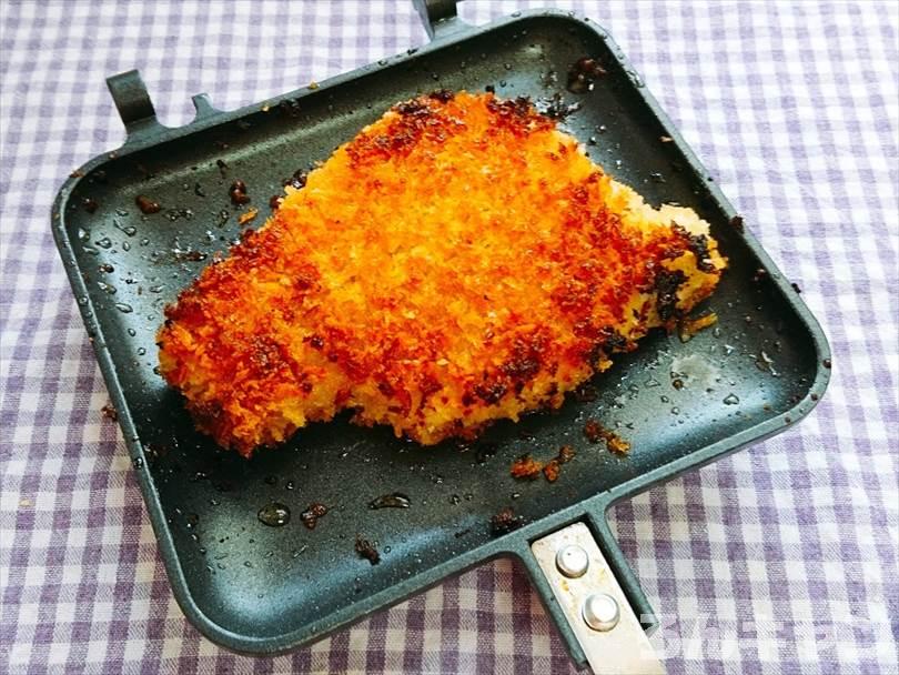 ホットサンドメーカーで焼いたとんかつ