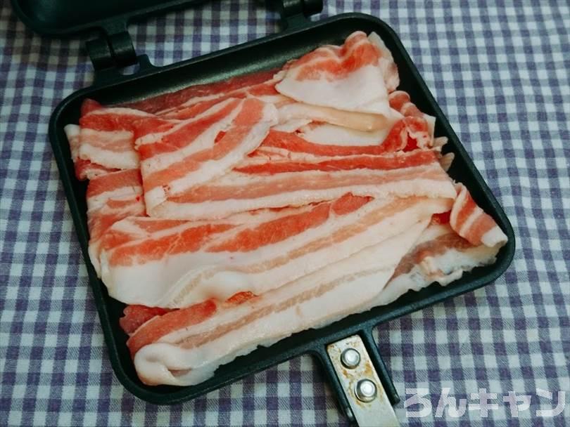 ホットサンドメーカーで焼く前の豚キムチチーズ（パン以外も焼ける人気レシピ）