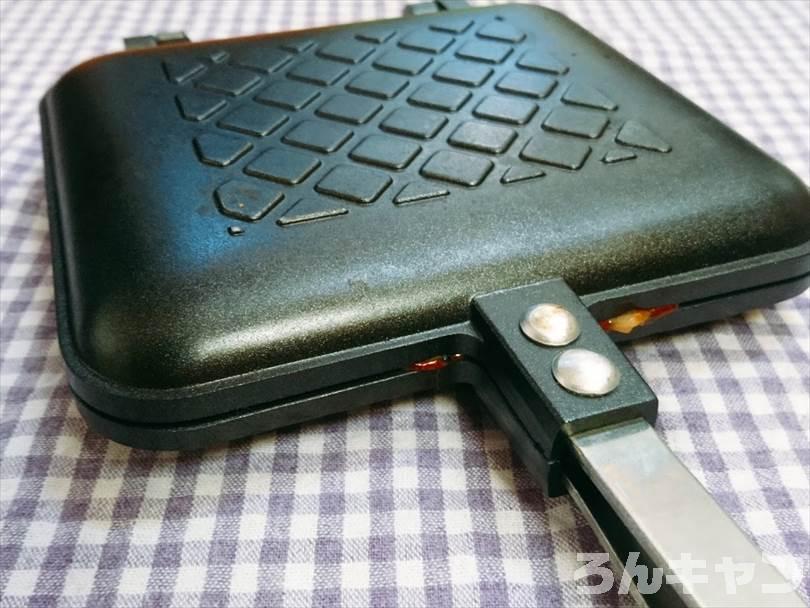 ホットサンドメーカーで焼く前の豚キムチチーズ