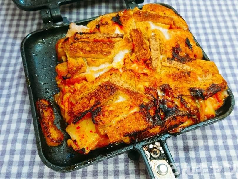 ホットサンドメーカーで焼いた豚キムチチーズ