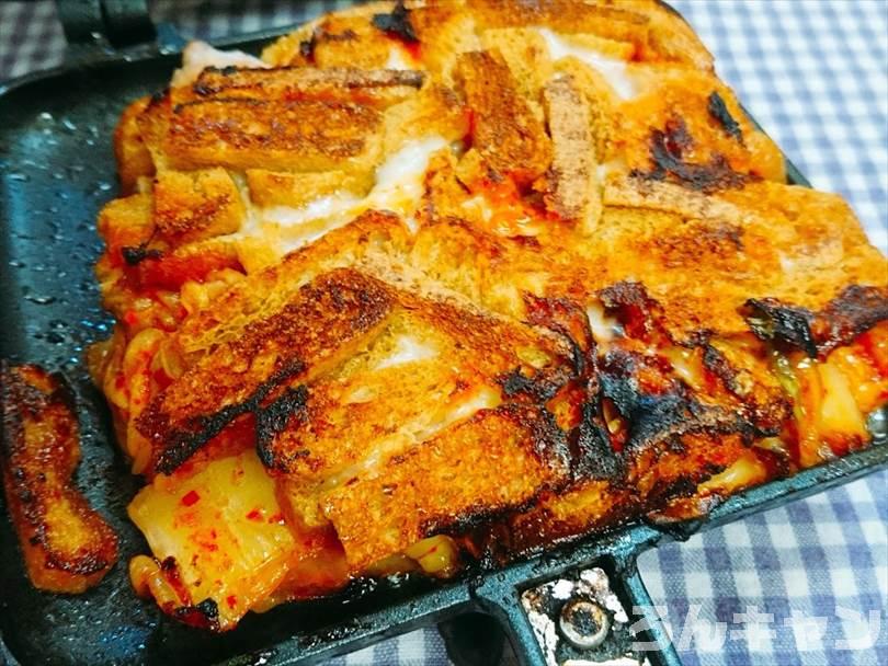 ホットサンドメーカーで焼いた豚キムチチーズ
