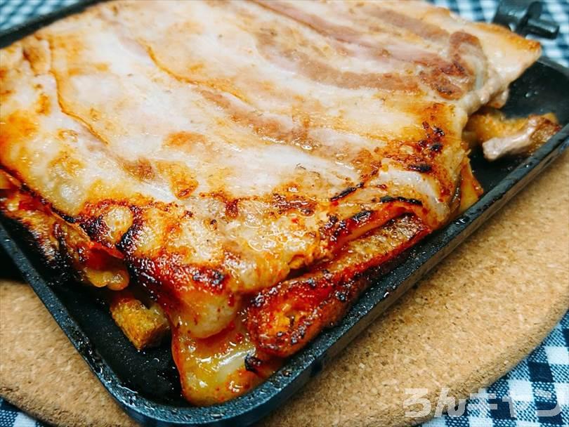 ホットサンドメーカーで焼いた豚キムチチーズ