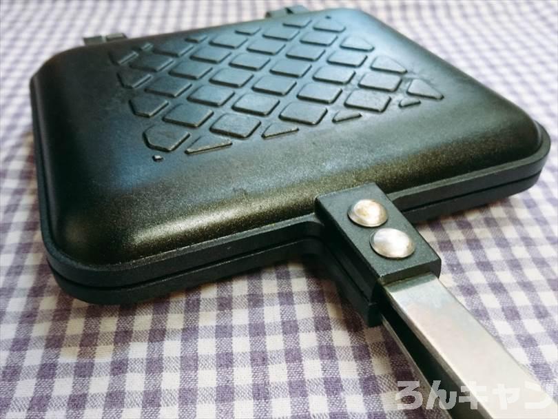 ホットサンドメーカーで焼く前の豚トロ