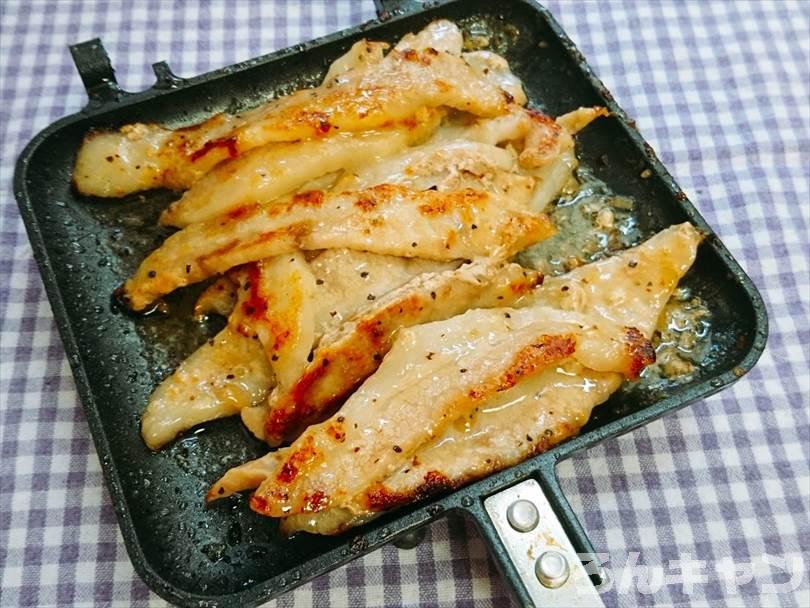ホットサンドメーカーで焼いた豚トロ
