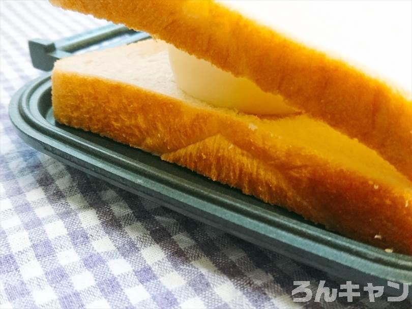 ホットサンドメーカーで焼く前の雪見だいふくホットサンド