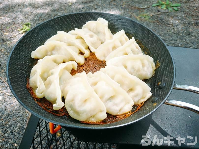 【簡単・絶品】キャンプにおすすめの中華料理メニューまとめ｜熱々の焼き立てが美味しい