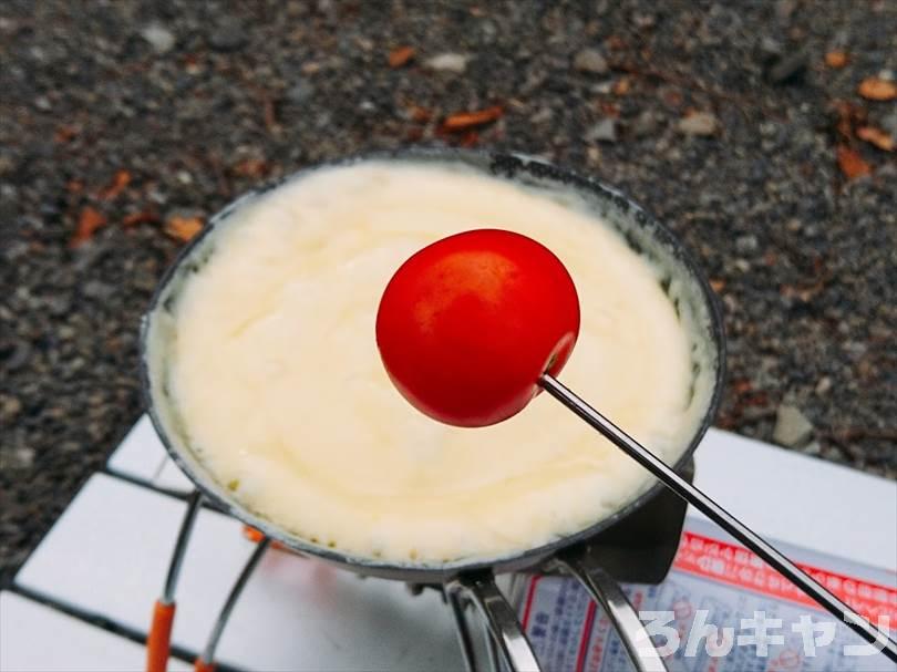 【簡単キャンプ飯】トマトを使ったレシピまとめ｜美味しい料理で笑顔になる