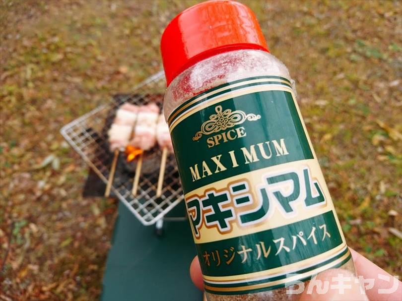 ロゴスの『エコココロゴス』（ミニラウンドストーブ4）を使ってキャンプで焼き鳥を焼く