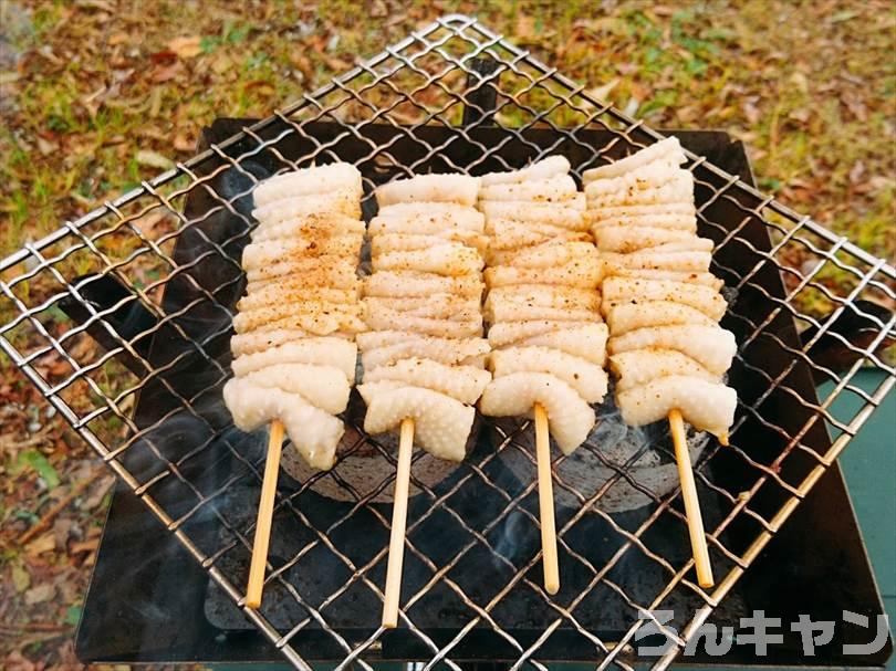 ロゴスの『エコココロゴス』（ミニラウンドストーブ4）を使ってキャンプで焼き鳥を焼く