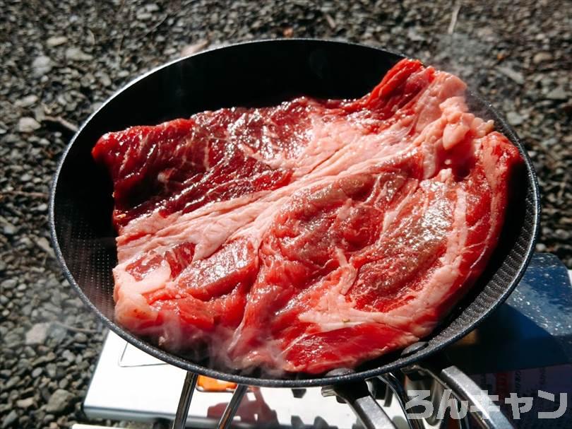 【簡単キャンプ飯】牛肉（ビーフ）を使ったレシピまとめ｜美味しい料理で笑顔になる