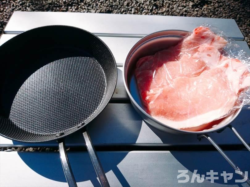 キャンプで生姜焼きを焼く